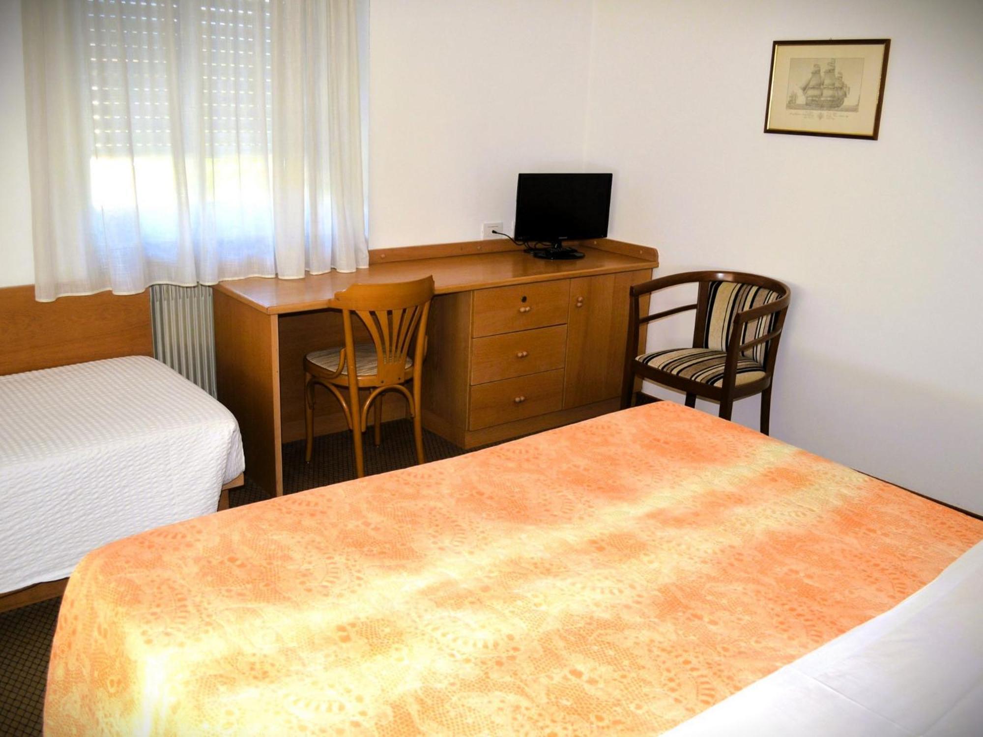 Hotel Villa Regina Levico Terme Exterior foto